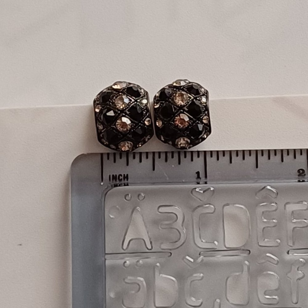 Vintage Ear Clips - Picture 7 of 7